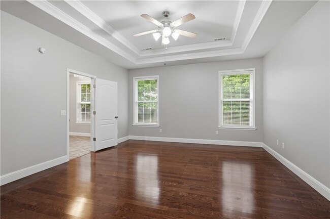 Building Photo - 305 NW Palomino St
