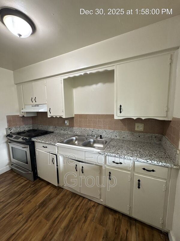 Building Photo - 352 S Blackstone St