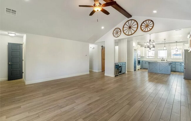 Building Photo - Stunning 3BD/2.5BTH Home in Mustang