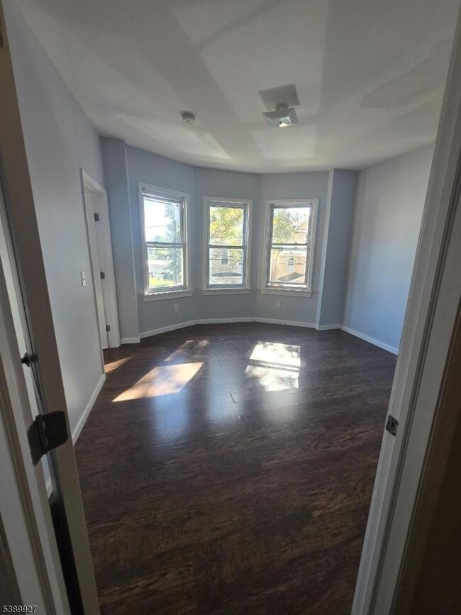 Primary Photo - 251 Ellis Ave