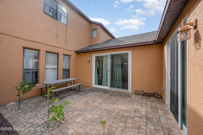 Building Photo - 2842 Glenridge Cir