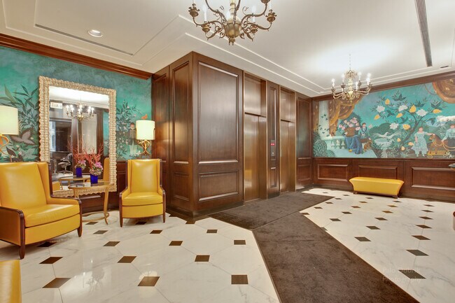 Lobby - 100 E Bellevue Plz