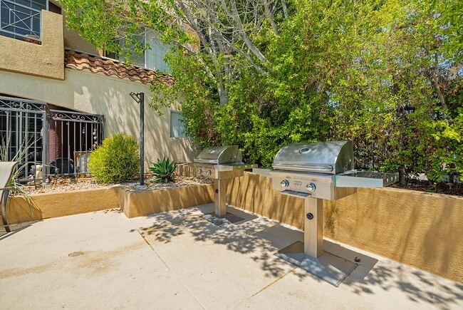Building Photo - Regency at Encino