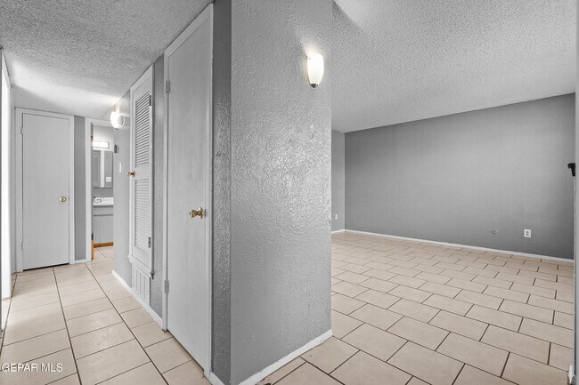 Building Photo - 5712 Longview Dr