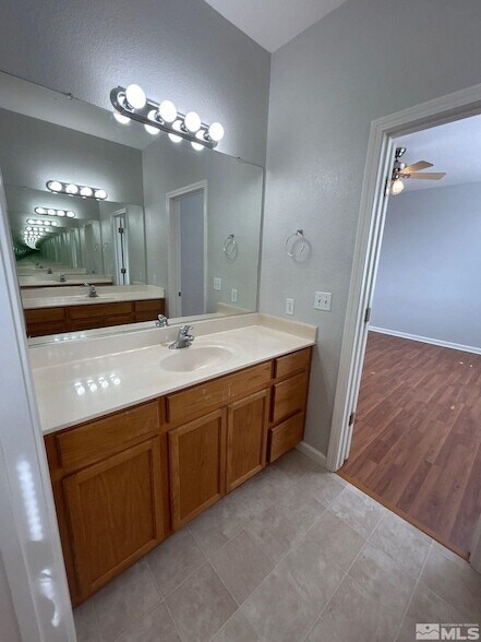 Building Photo - 2841 Granville Dr
