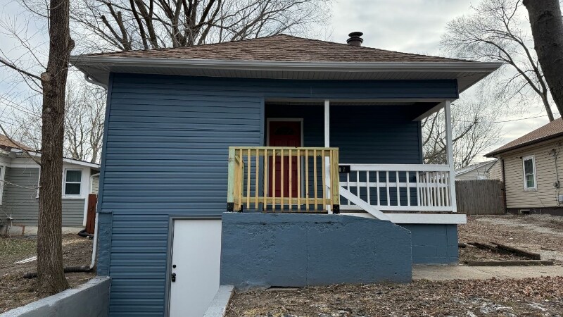 Building Photo - 907 S Cedar Ave