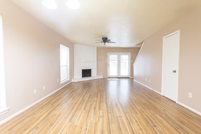 Building Photo - 1907 Country Village Blvd