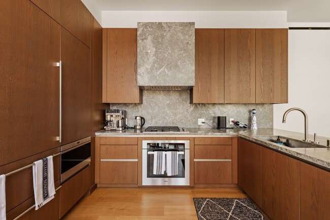 Building Photo - 211 Elm Ct