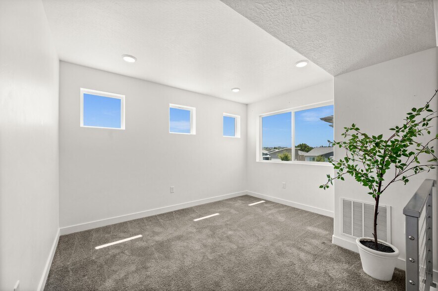 Building Photo - 858 W Wickham Dr