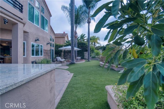 Building Photo - 13 Bernay