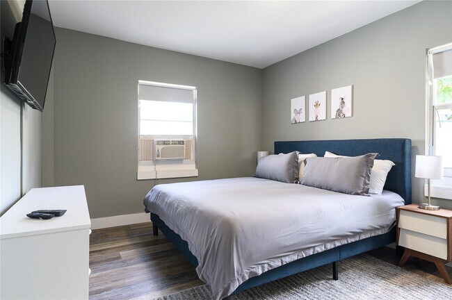 Building Photo - 1020 N Victoria Park Rd