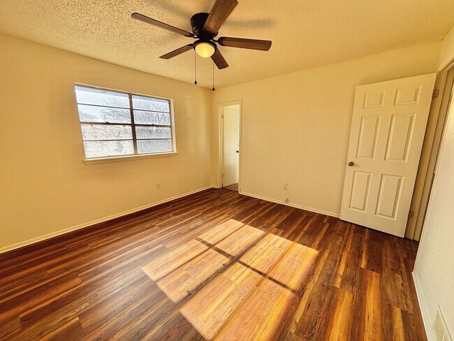 Building Photo - Freshly Remodeled 3 Bedroom 2 Bathroom Home in Frenship ISD