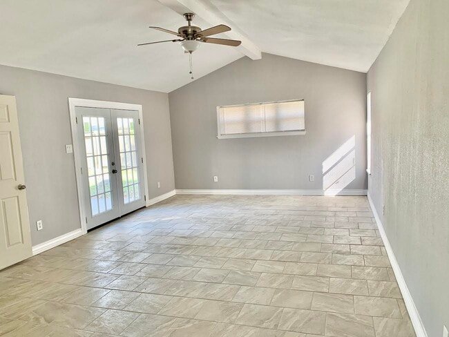 Building Photo - 7114 Saratoga Blvd