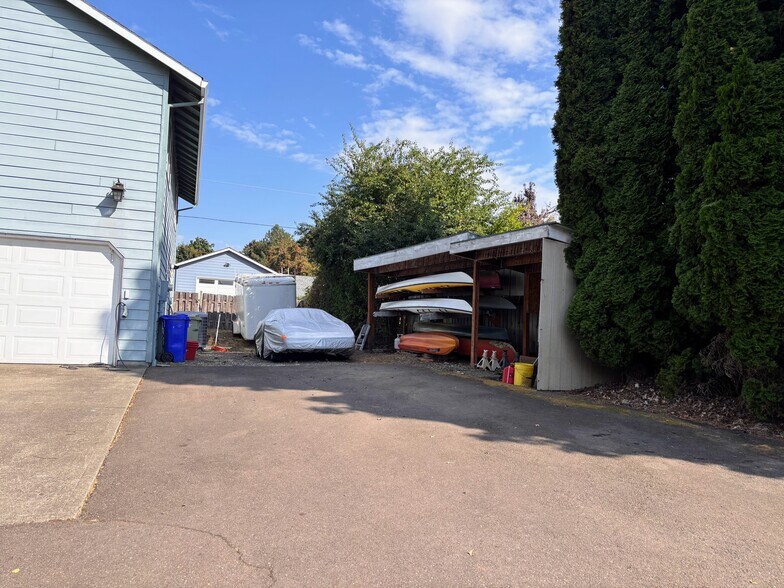 RV Parking/Covered Storage - 1768 S Dogwood St