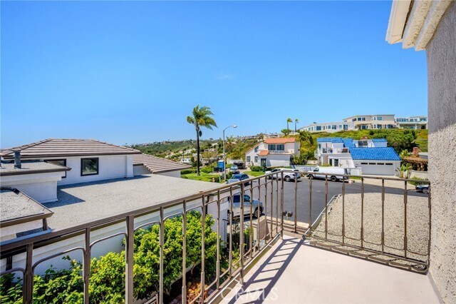 Building Photo - 507 Via Florida