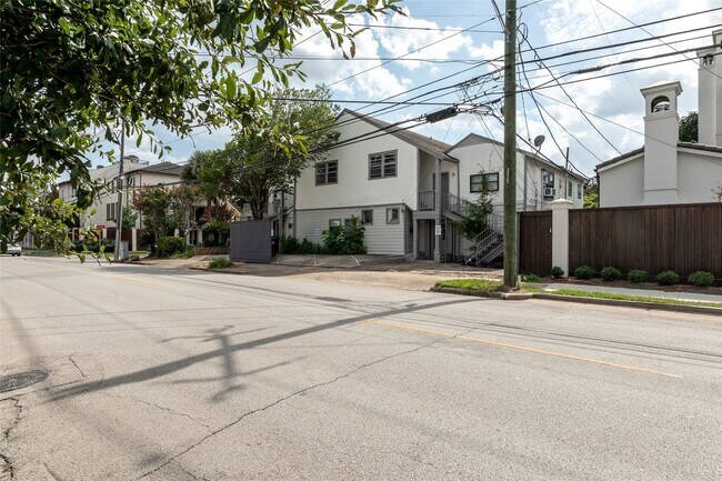 Building Photo - 3314 Greenbriar Dr
