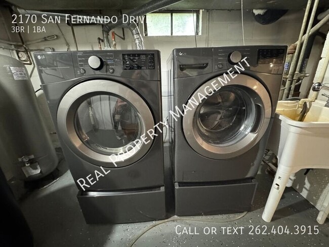 Building Photo - 2170 San Fernando Dr