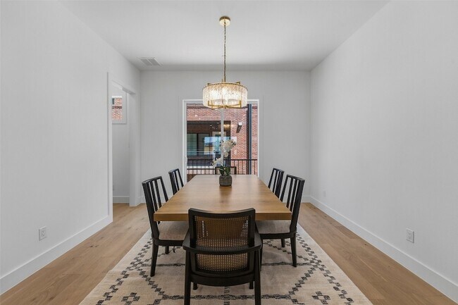 Building Photo - 408 Vista Buena Trl