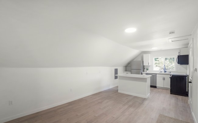 Building Photo - 2-902 7th St SE