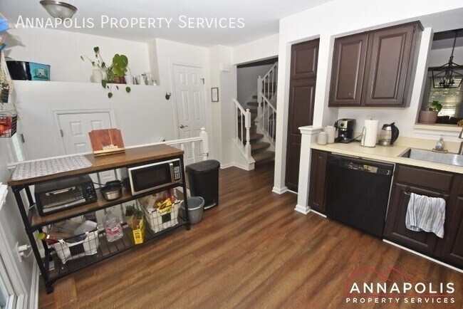 Building Photo - 2110 Commissary Cir