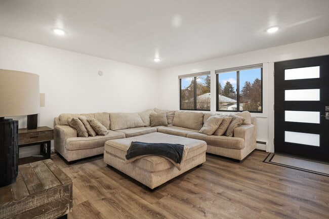 Building Photo - 420 N 6th Ave