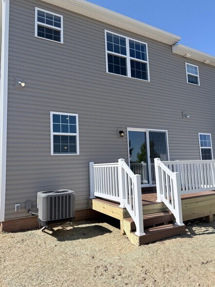 Building Photo - 3621 Fieldstone Dr