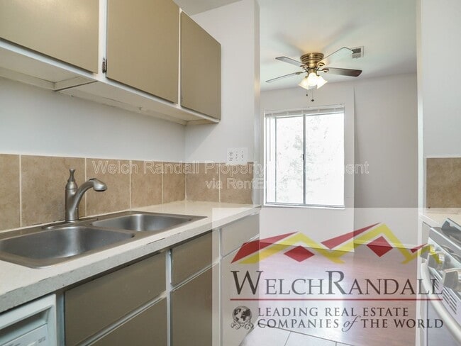 Building Photo - 5511 S Willow Ln