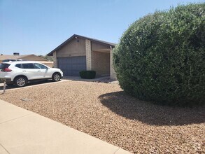 Building Photo - Beautiful 3 Bed 1.75 bath Corner lot, with...