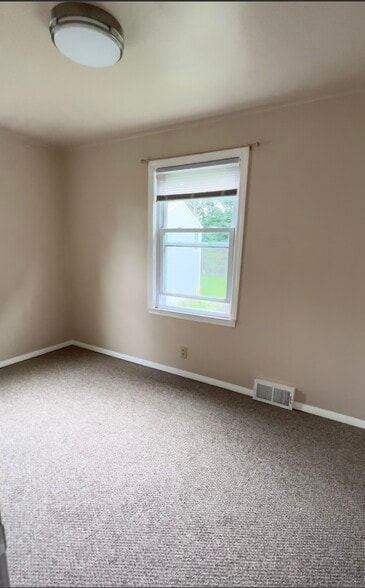 Building Photo - 110 Cottage Grv