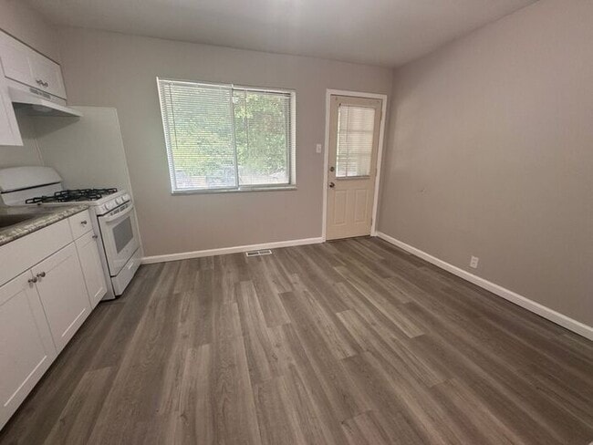 Building Photo - Conveniently located 2bed/1bath Bridgeton ...
