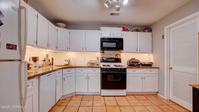 Building Photo - 316 Tulip Ln