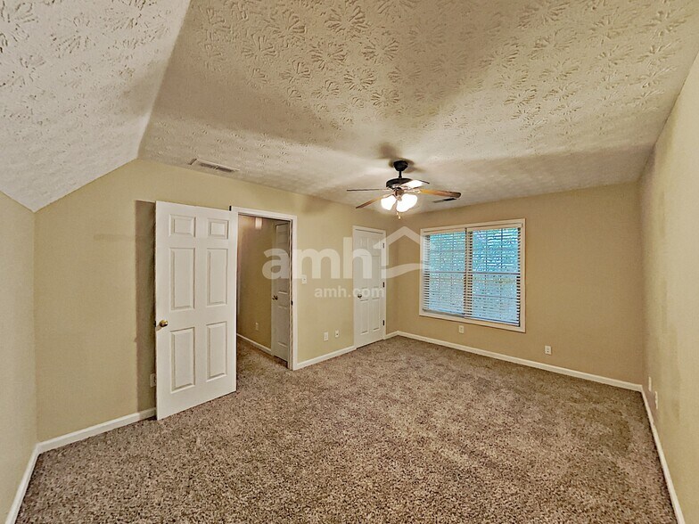 Building Photo - 292 Ridgestone Way SW