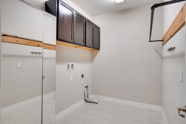 Building Photo - Stunning 3-Bedroom Pool Home with Bonus Room in the Gated Community of Lakeshore at Narcoossee