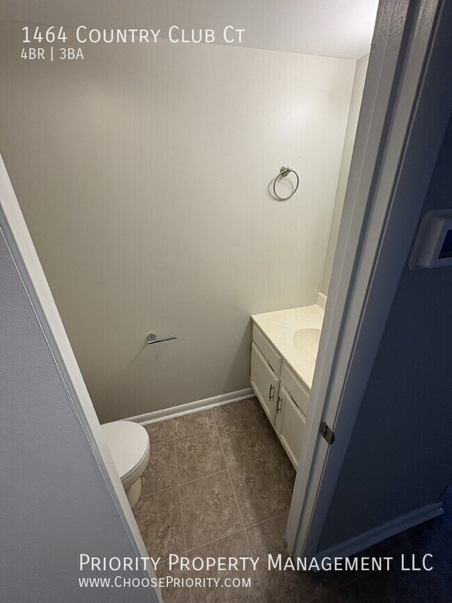 Building Photo - 1464 Country Club Ct