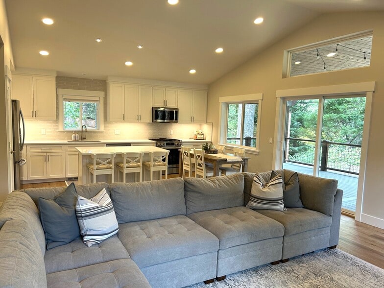 Building Photo - 3016 Memory Ln