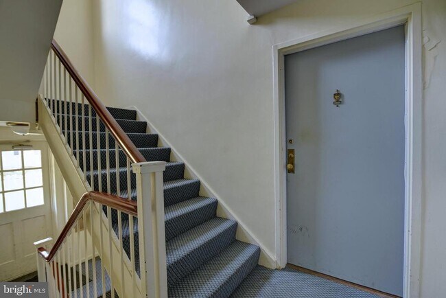 Building Photo - 6622 Boulevard View