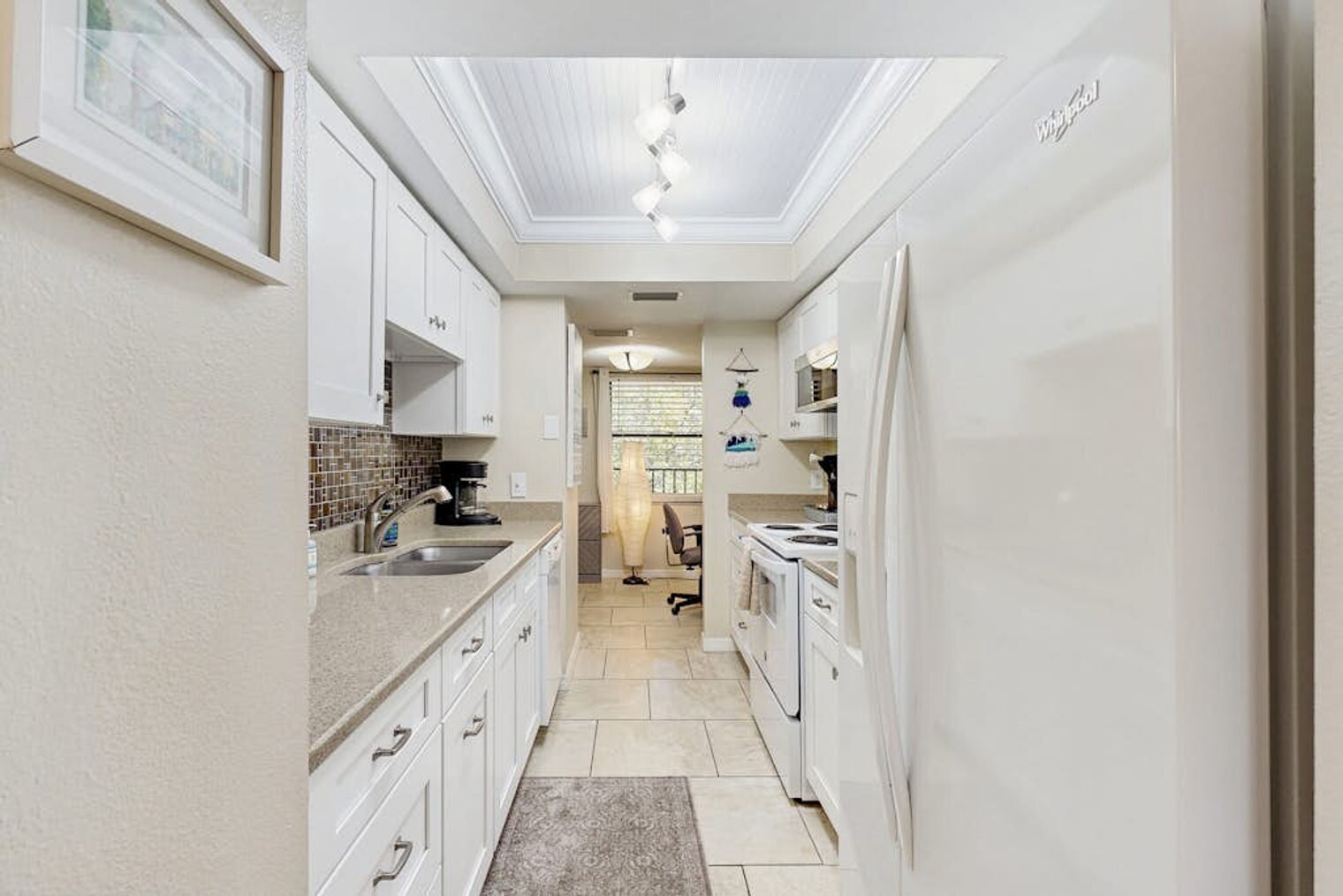Building Photo - 204 3rd St W