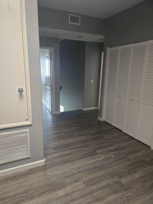 Building Photo - Large 2 Bed 2 Bath Condo in Chula Vista