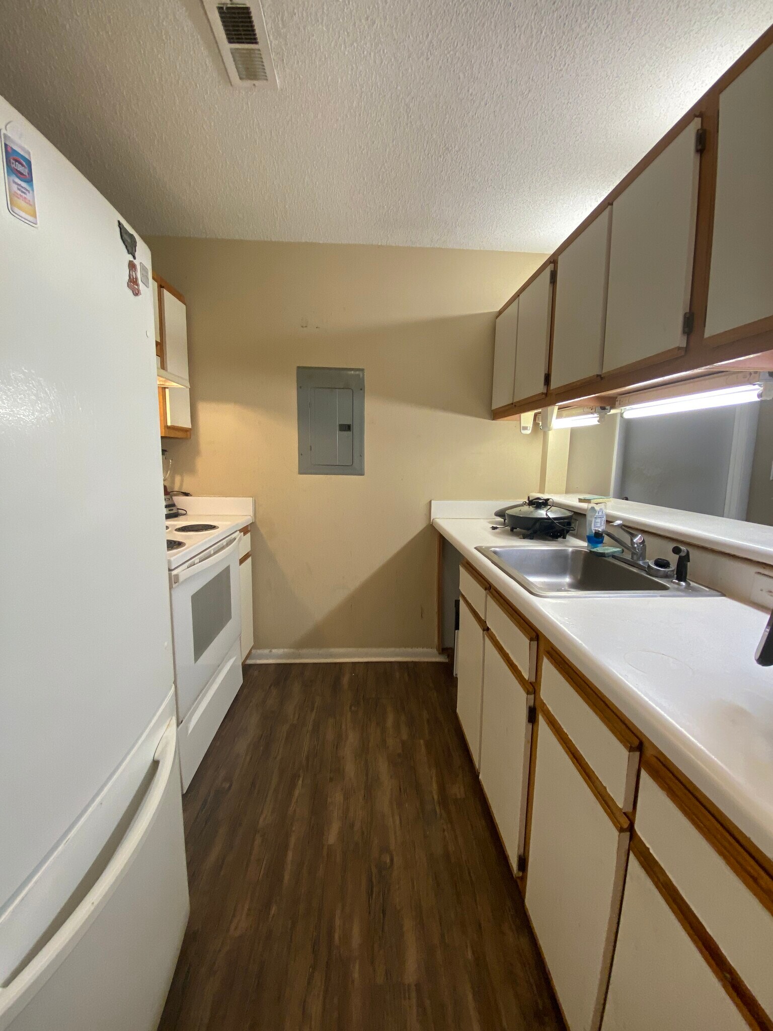 Building Photo - 1221 University Ct