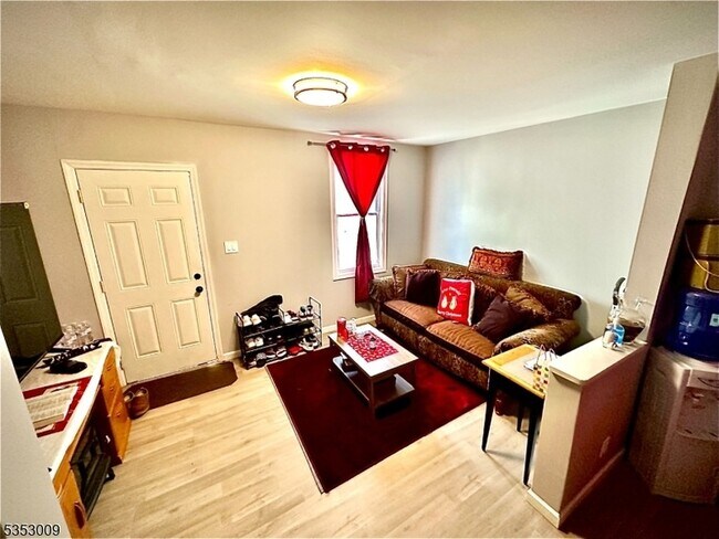 Building Photo - 10 Cedar Alley