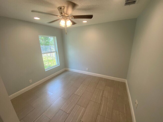Building Photo - Beautiful, Newer Constructed, Unfurnished, Family Friendly, ANNUAL LEASE In Summerfield