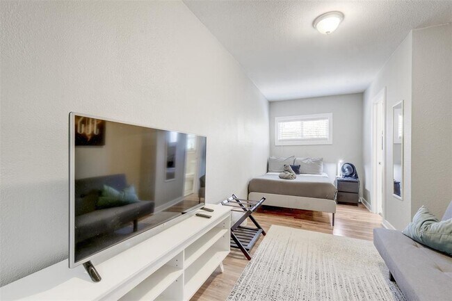 Building Photo - 6301 Arnold Dr