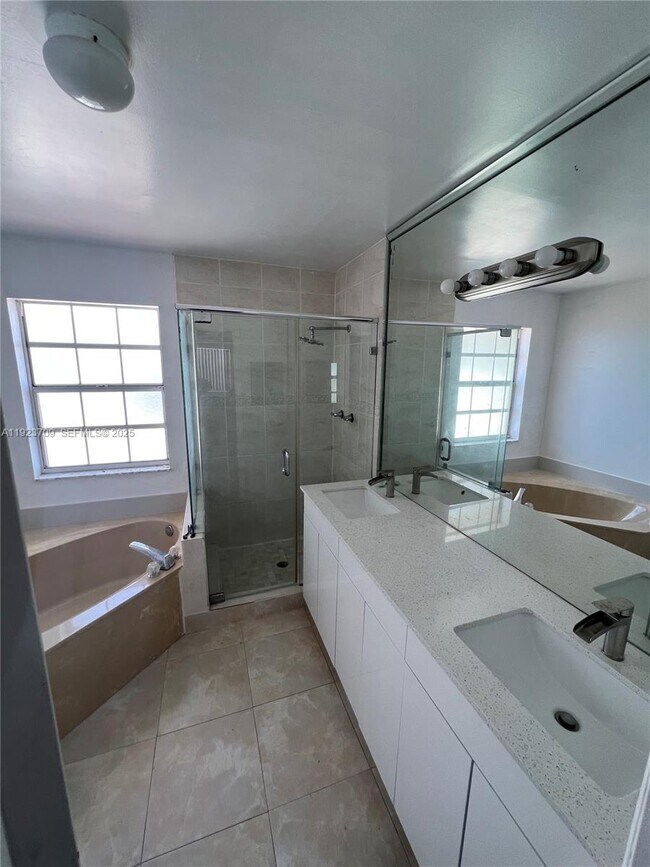 Building Photo - 6124 SW 149th Ave