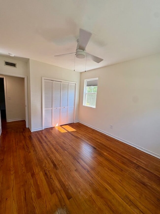Building Photo - Fully Renovated Three Bedroom Condo 10 mins from MUSC - Off the Greenway!
