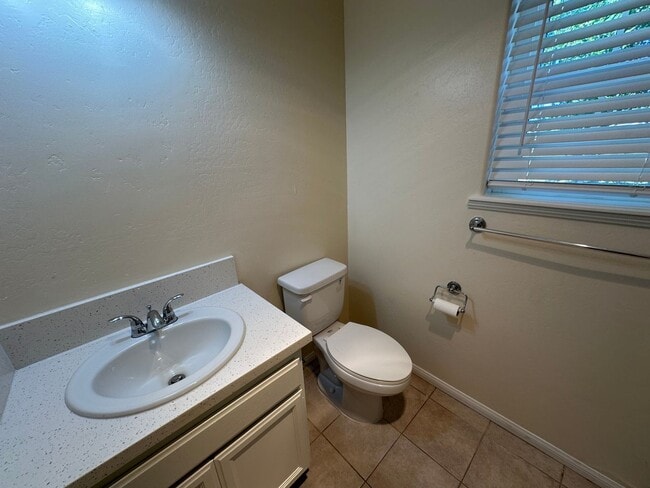 Building Photo - 4BD/3BA Ramona Home w/ Sparkling Pool – Scenic, Private, and Spacious