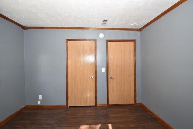 Building Photo - Monthly Rent Reduded! Mishawaka 4 bedroom with a Primary suite and 2 car garage on a large lot