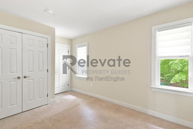 Building Photo - 6000 Sedgefield Rd