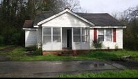 Building Photo - 2 Bedroom 1 Bathroom House