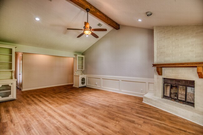 Building Photo - 216 Duerr Dr