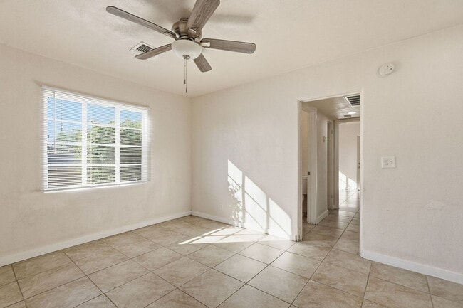 Building Photo - Great complex in Central Phoenix